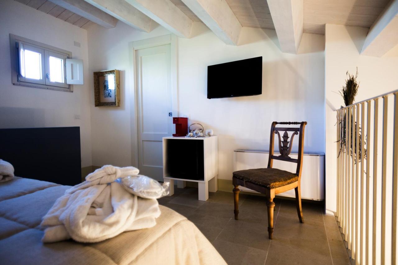 Dimora Di Catullo - Ospitalita Di Charme Villa ปาลัซโซ อาเกรอิเด ภายนอก รูปภาพ